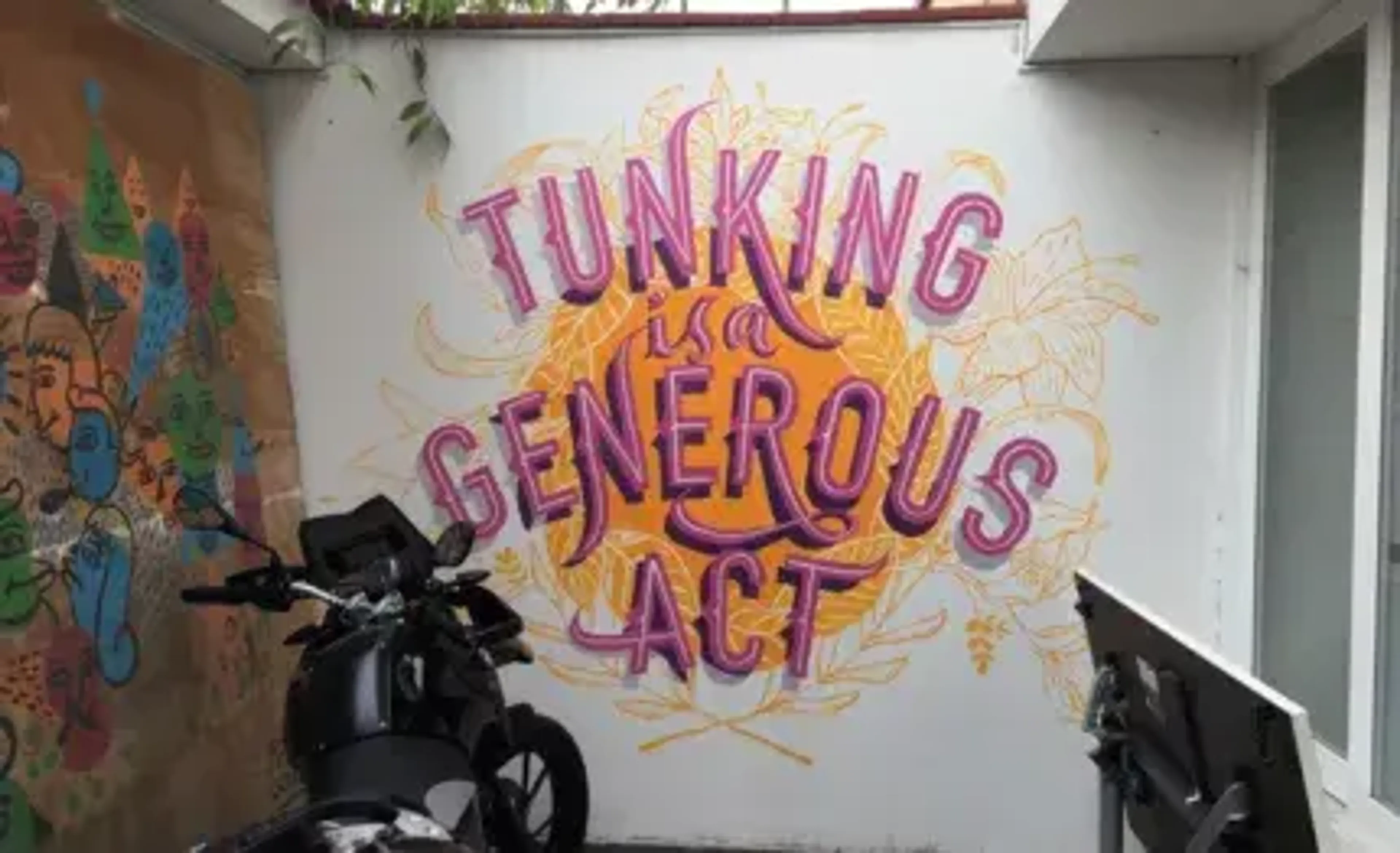 Act of tunking mural